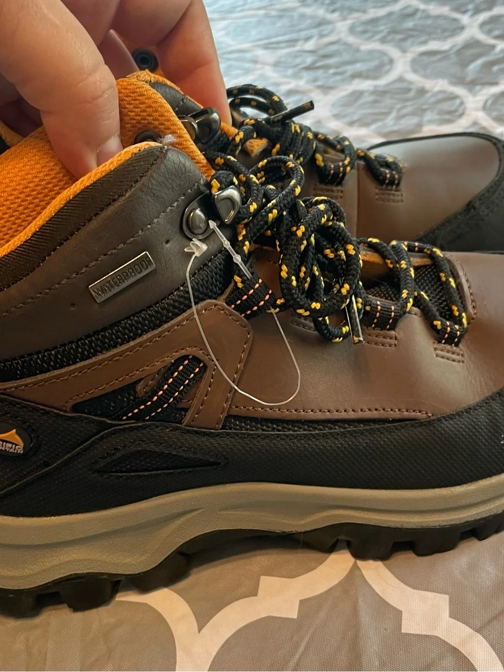 NWOT pacific Mountain youth waterproof hiking boots Sz 4 Hiking Camping Summer